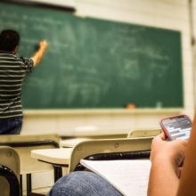 Παλινωδίες και στυγνή κοροϊδία του ΥΠΑΙΘ